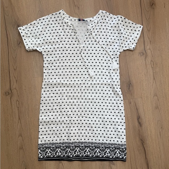 Vineyard Vines White and Black Dress - Picture 1 of 3